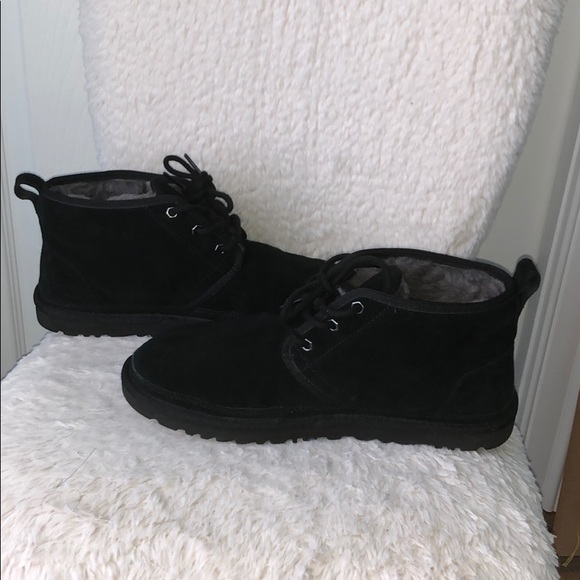 UGGS - Picture 3 of 3